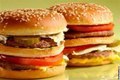 Čeští personalisté si za svou hodinovou mzdu mohou koupit dva BigMac hamburgery